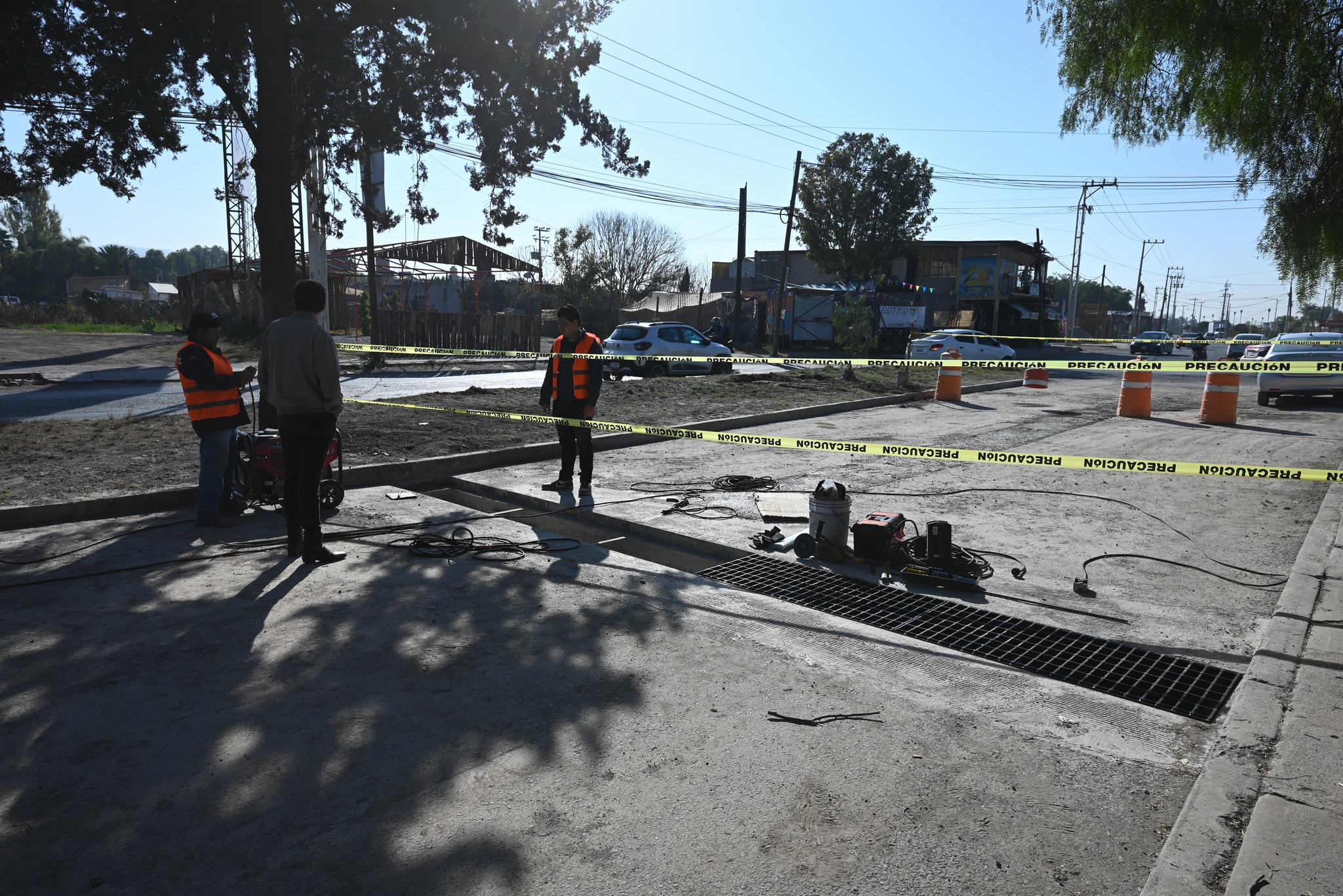 Concluyen los trabajos de colocación de rejillas sobre Av. Vía Real